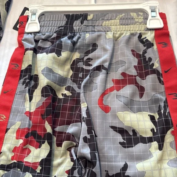 NWT !Nike Boy 2 Piece Jogging Set ~ Gray, green & Red ~ Camouflage - Picture 5 of 8